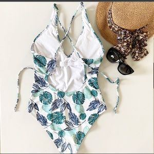Cupshe Swim - CUPSHE TROPICAL LEAVES ONE PIECE SWIMSUIT Cupshe Swim - CUPSHE TROPICAL LEAVES ONE PIECE SWIMSUIT